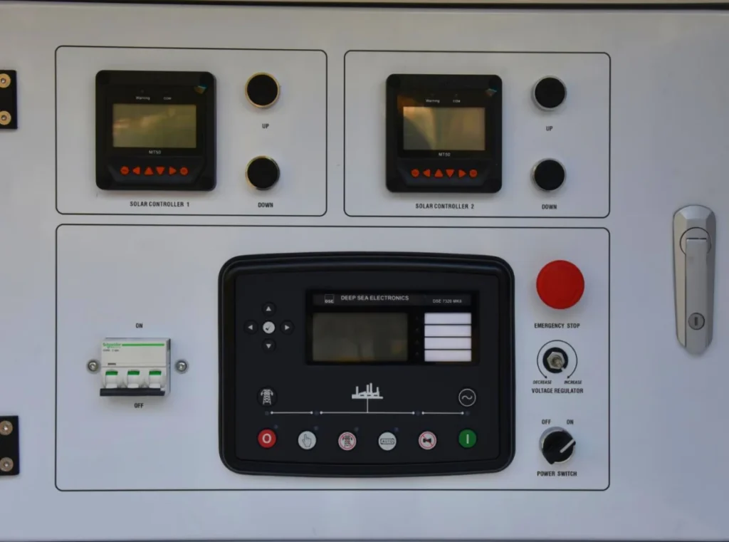 Mobilna wieża zasilania solarnego MSOL24 Panel sterowania